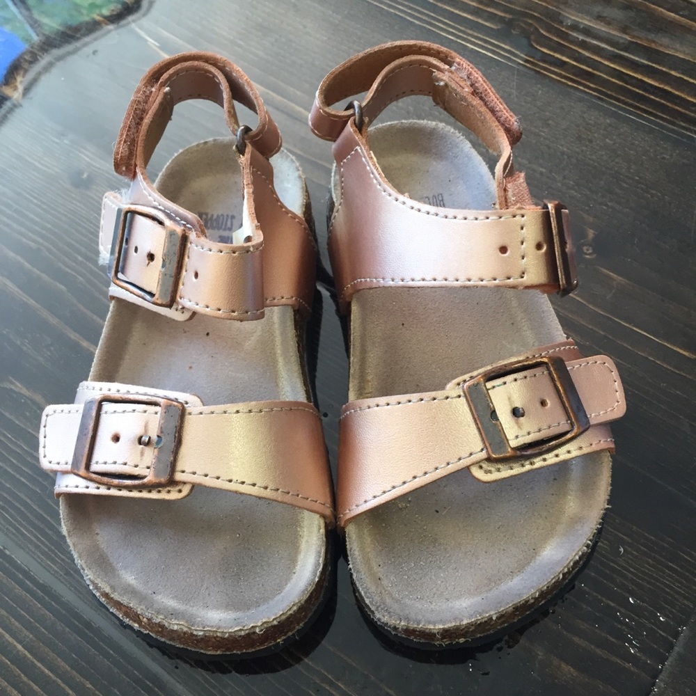 Gold Girls Sandals 8m Great Condition!